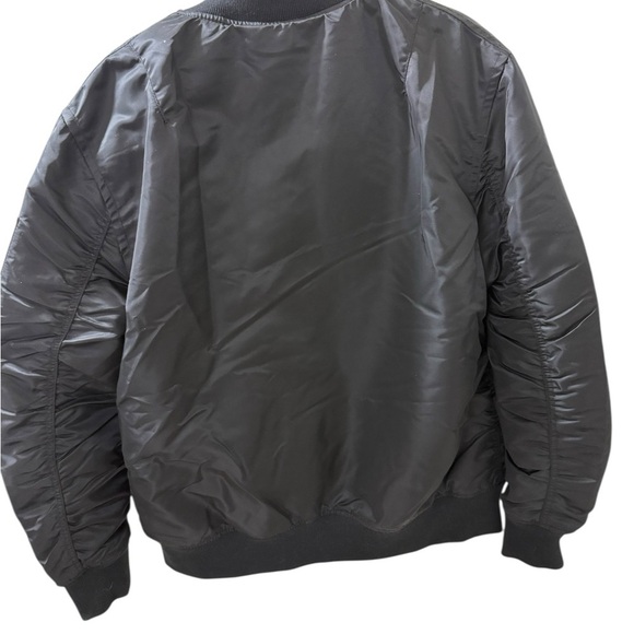 H&M Medium Black Weekender  Bomber Style Jacket Zipper Pockets Flight Air NWT - Picture 2 of 7